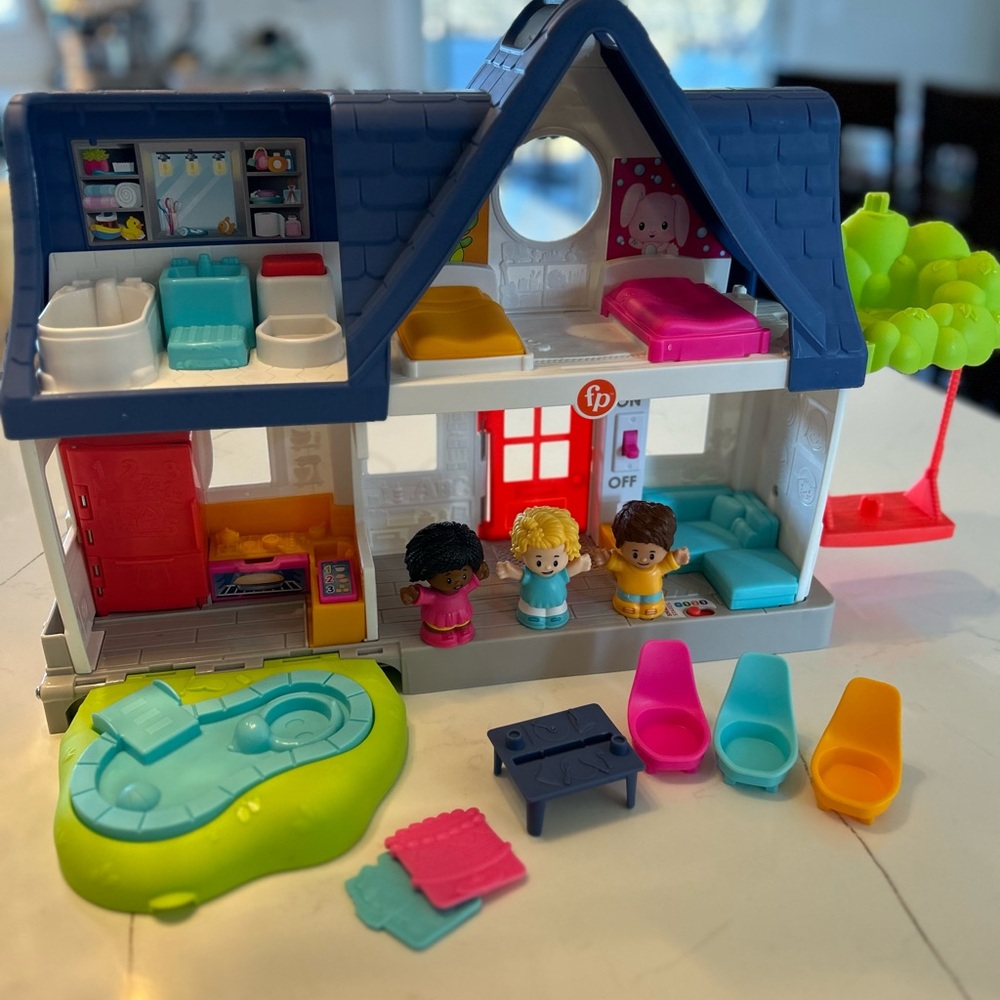 Like new Fischer price little people house dollhouse